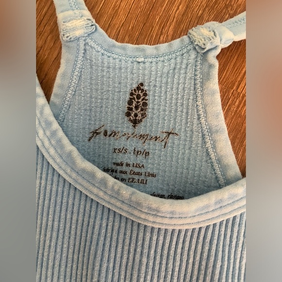 FREE PEOPLE BLUE HAPPINESS RUNS RIBBED CROPPED RACER BACK TANK TOP- XS/SMALL - Picture 2 of 3